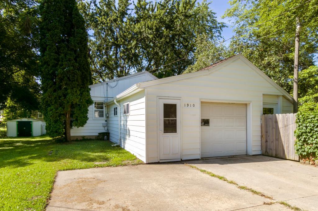 1910 14th Street Southeast Rochester, MN 55904 - Photo 3 of 21 Gallery Image 3