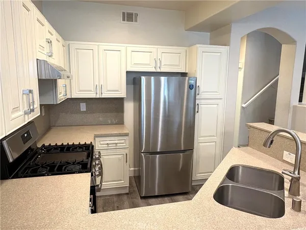 $3,750 | 309 Falcon Creek, Irvine, CA 92618