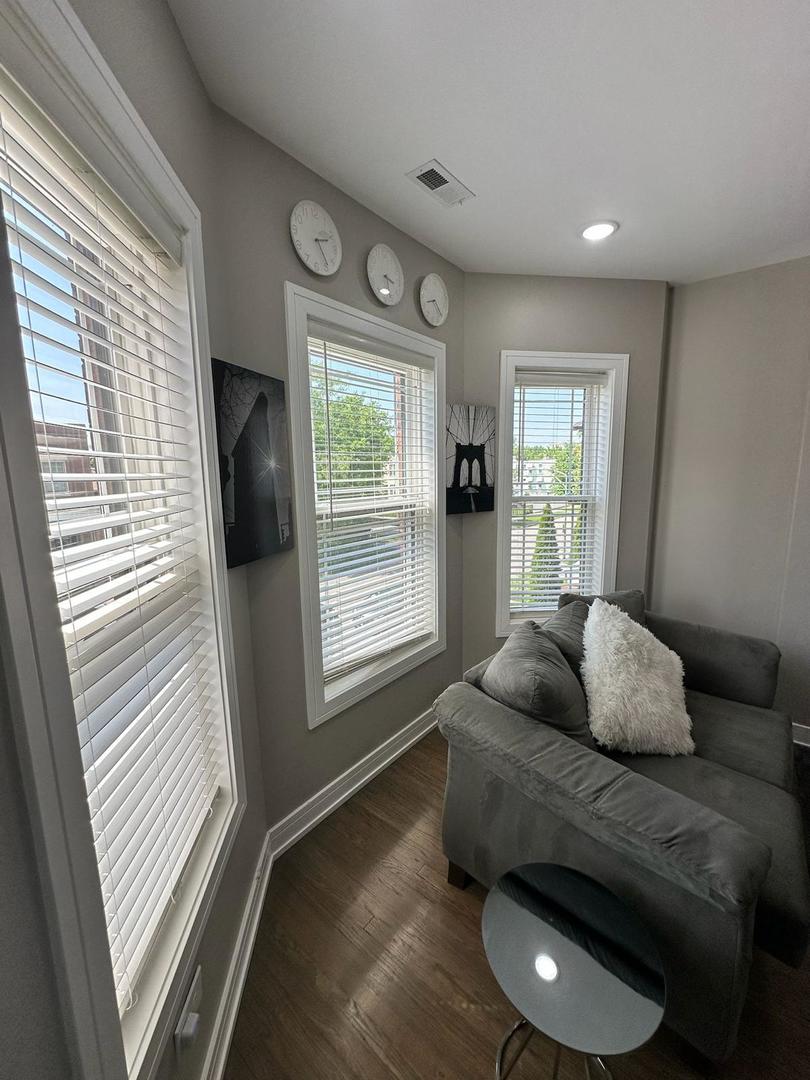 6807 South Calumet Avenue, Unit 2 Chicago, IL 60637 - Photo 2 of 12 a bedroom with furniture and a window