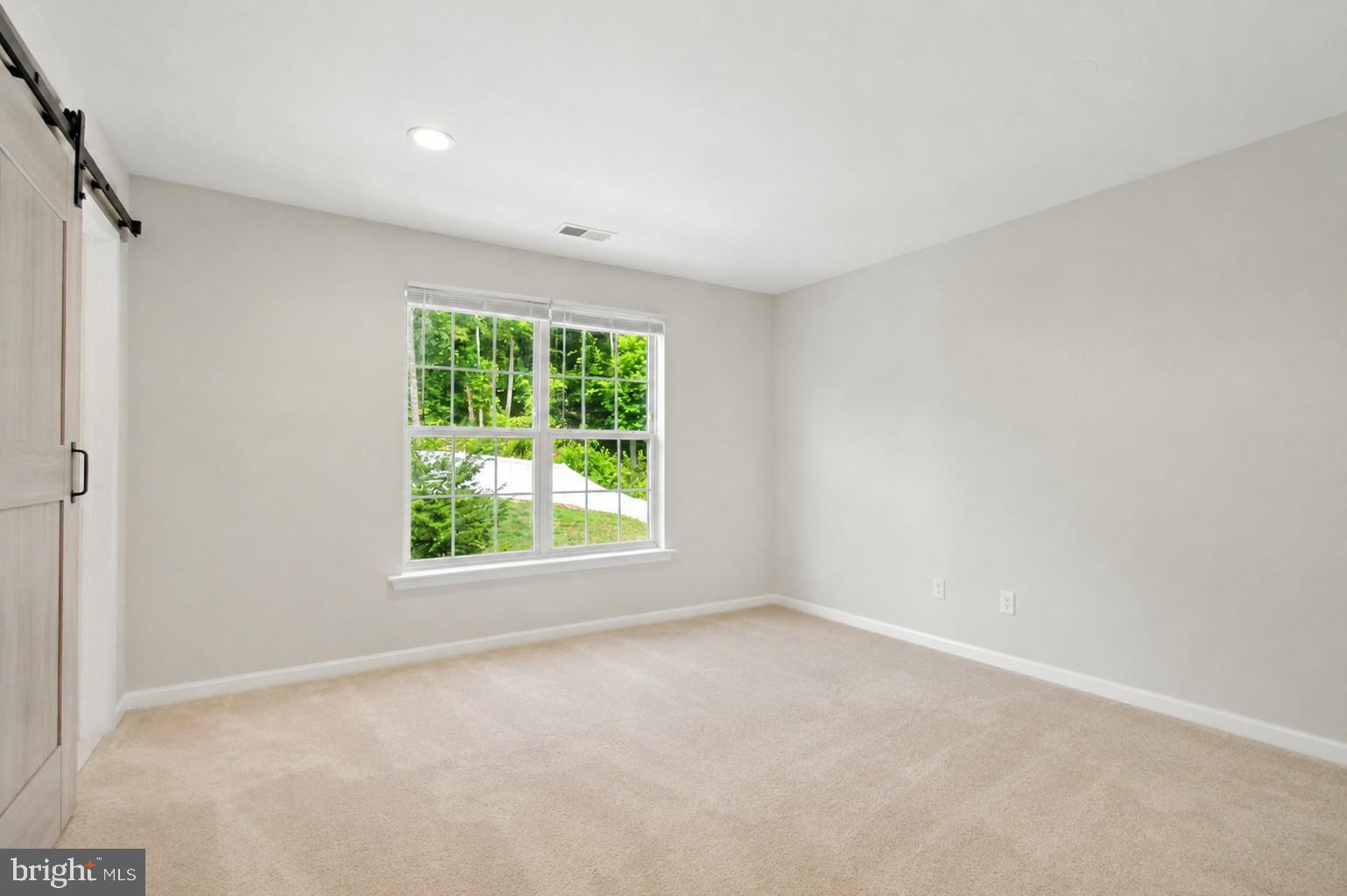 1052 Owens Road Oxon Hill, MD 20745 - Photo 27 of 34 Principal Bedroom
