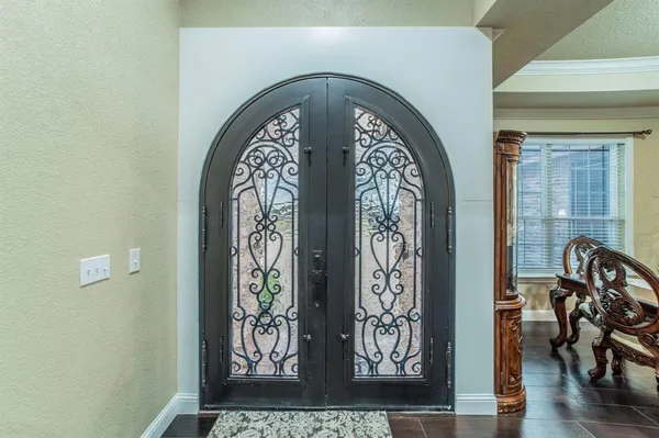 a view of front door with entryway
