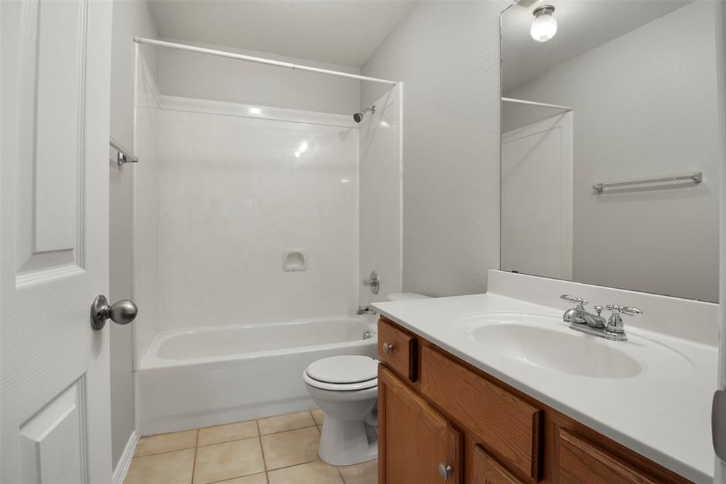 2113 Glen Manor Road Corinth, TX 76208 - Photo 34 of 36 Upstairs full bathroom