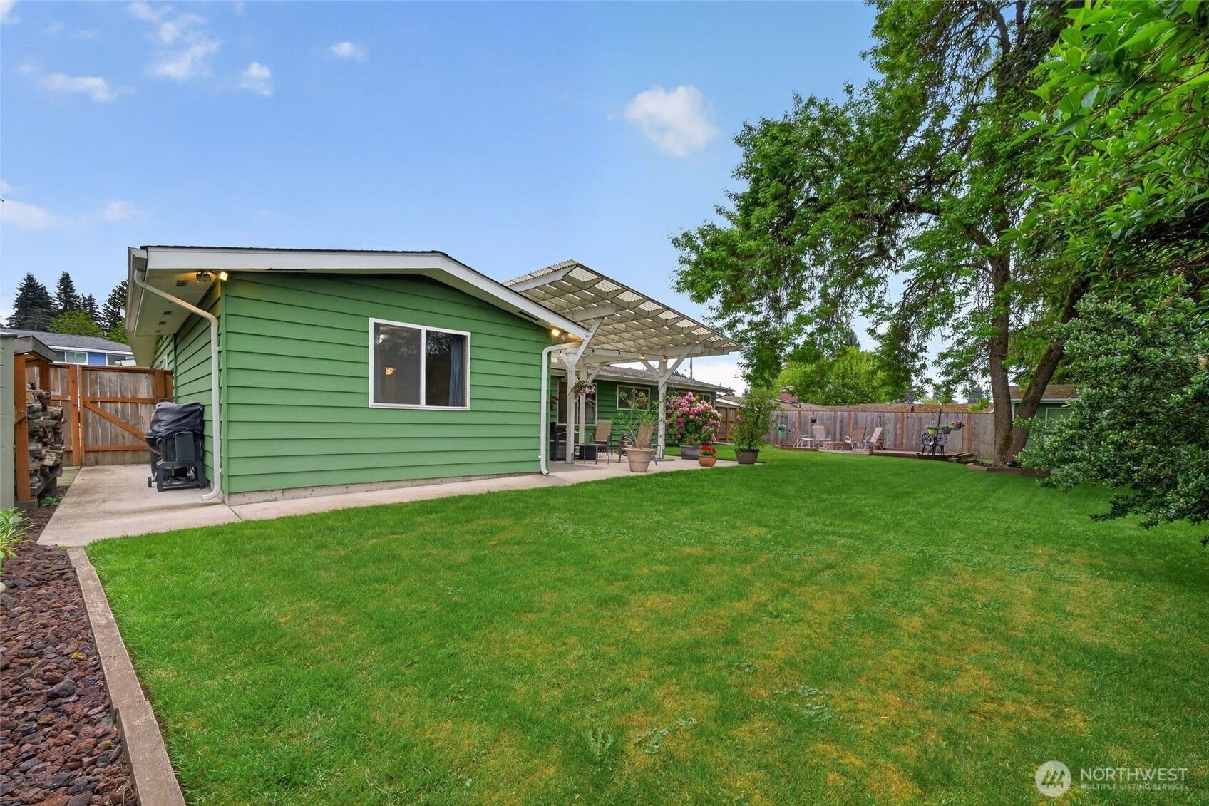 807 Jefferson Avenue Northeast Renton, WA 98056 - Photo 37 of 39 Gallery Image 37