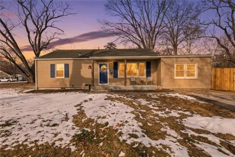 $285,000 | 5920 West 71st Street, Overland Park, KS 66204