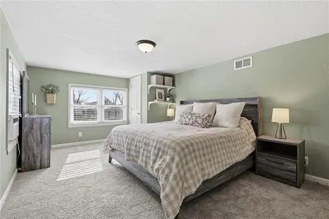 $285,000 | 5920 West 71st Street, Overland Park, KS 66204