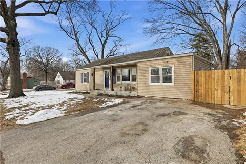 $285,000 | 5920 West 71st Street, Overland Park, KS 66204