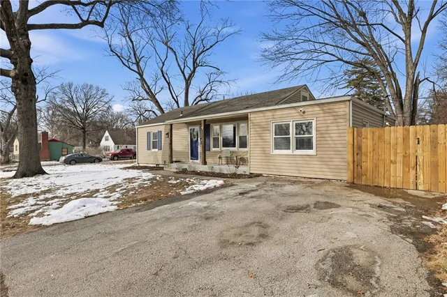 $285,000 | 5920 West 71st Street, Overland Park, KS 66204