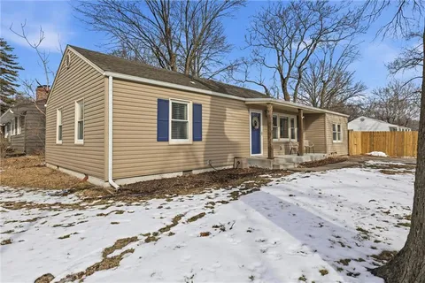 $285,000 | 5920 West 71st Street, Overland Park, KS 66204