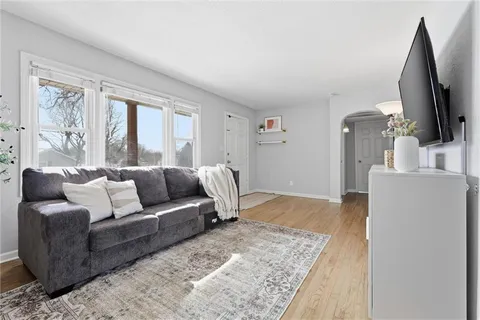 $285,000 | 5920 West 71st Street, Overland Park, KS 66204