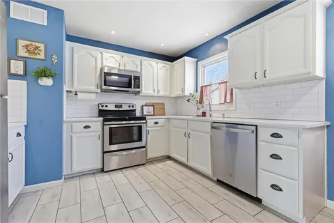 $285,000 | 5920 West 71st Street, Overland Park, KS 66204