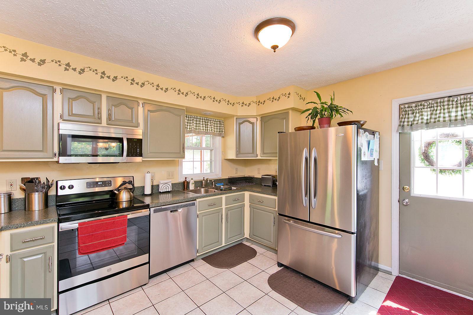 4001 Back Creek Road High View, VA 26808 - Photo 5 of 32 Newer stainless appliances.