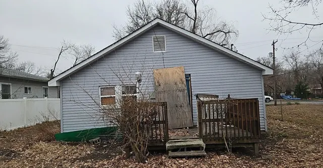 $9,900 | 1203 West Oak Street, West Frankfort, IL 62896