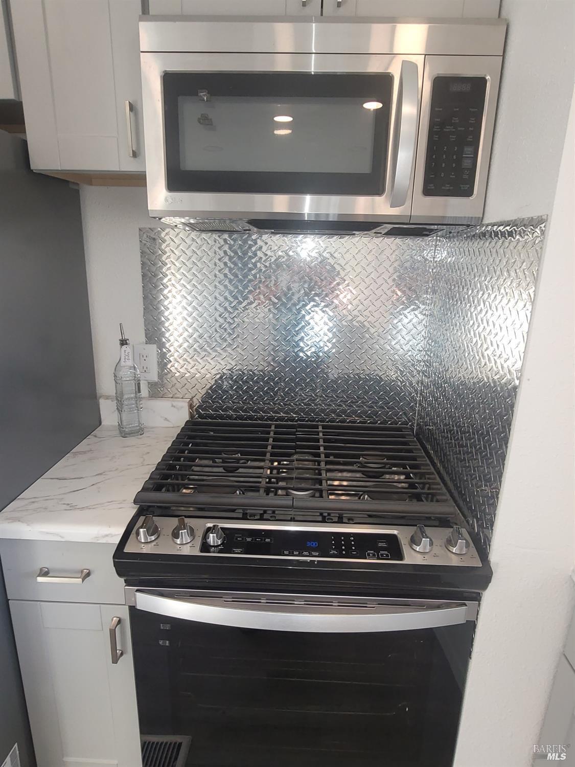 839 Nonie Street Santa Rosa, CA 95403 - Photo 8 of 23 a close view of stove