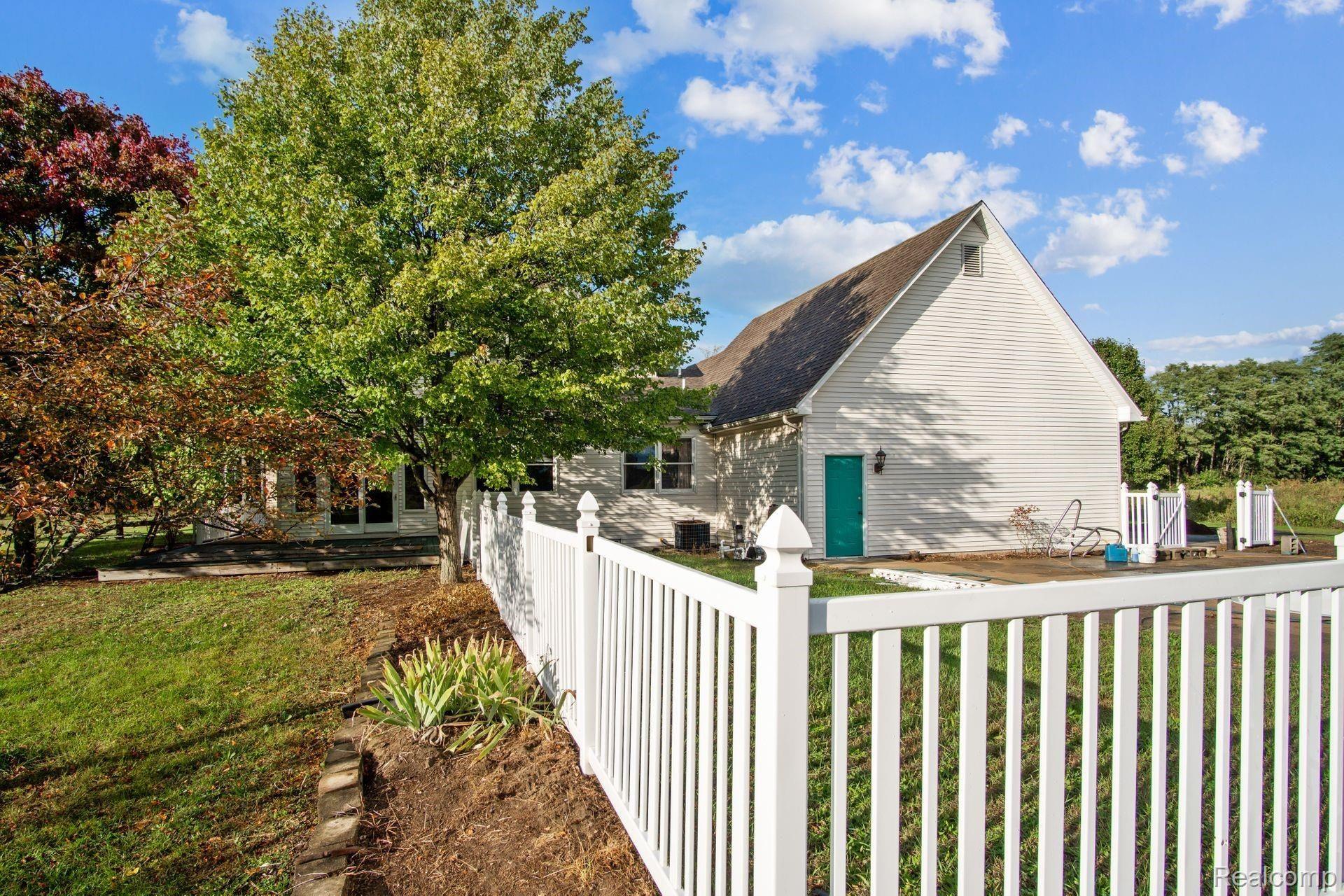 48761 Harris Road Belleville, MI 48111 - Photo 7 of 31 30.jpg