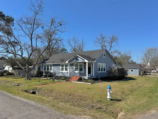 $2,650 | 702 Marion Street, Port Neches, TX 77651