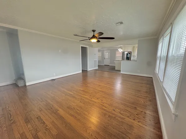 $2,650 | 702 Marion Street, Port Neches, TX 77651