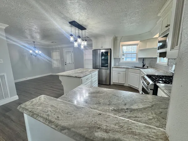 $2,650 | 702 Marion Street, Port Neches, TX 77651