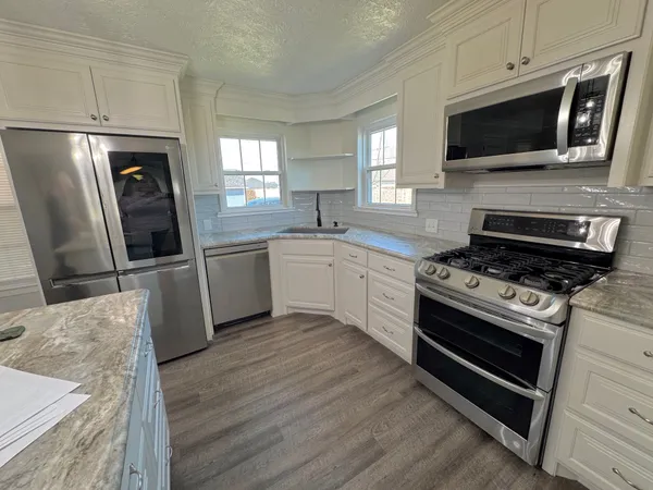 $2,650 | 702 Marion Street, Port Neches, TX 77651
