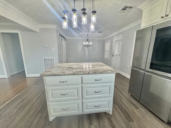 $2,650 | 702 Marion Street, Port Neches, TX 77651