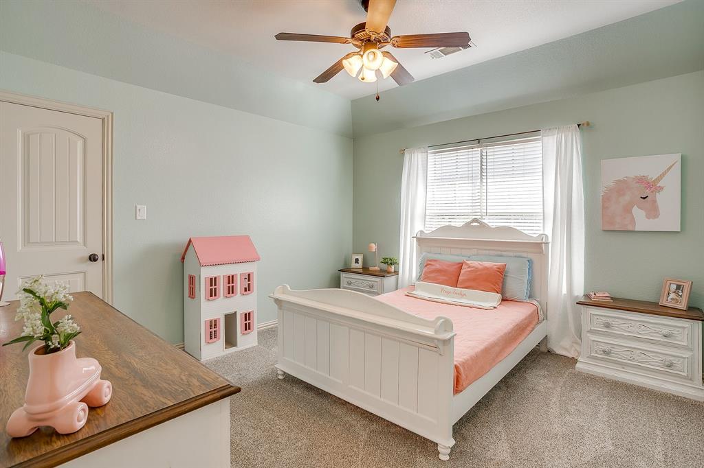43 Crown Road Willow Park, TX 76087 - Photo 27 of 40 a bedroom with a bed and a dresser in it