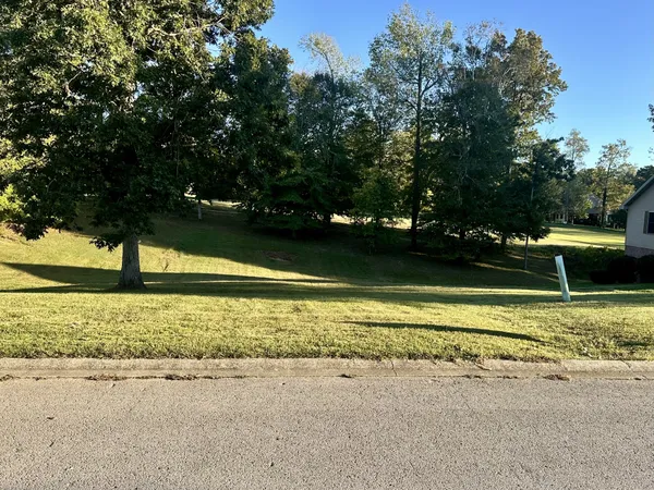 a view of a tennis court