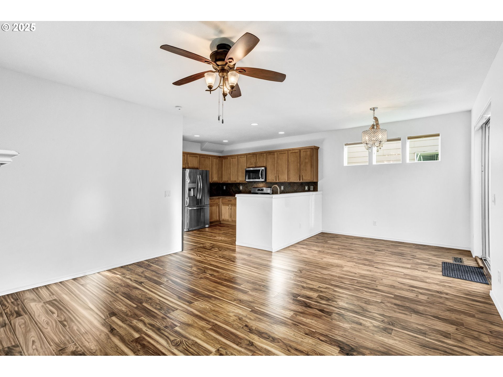 950 Southwest 17th Way Troutdale, OR 97060 - Photo 17 of 42