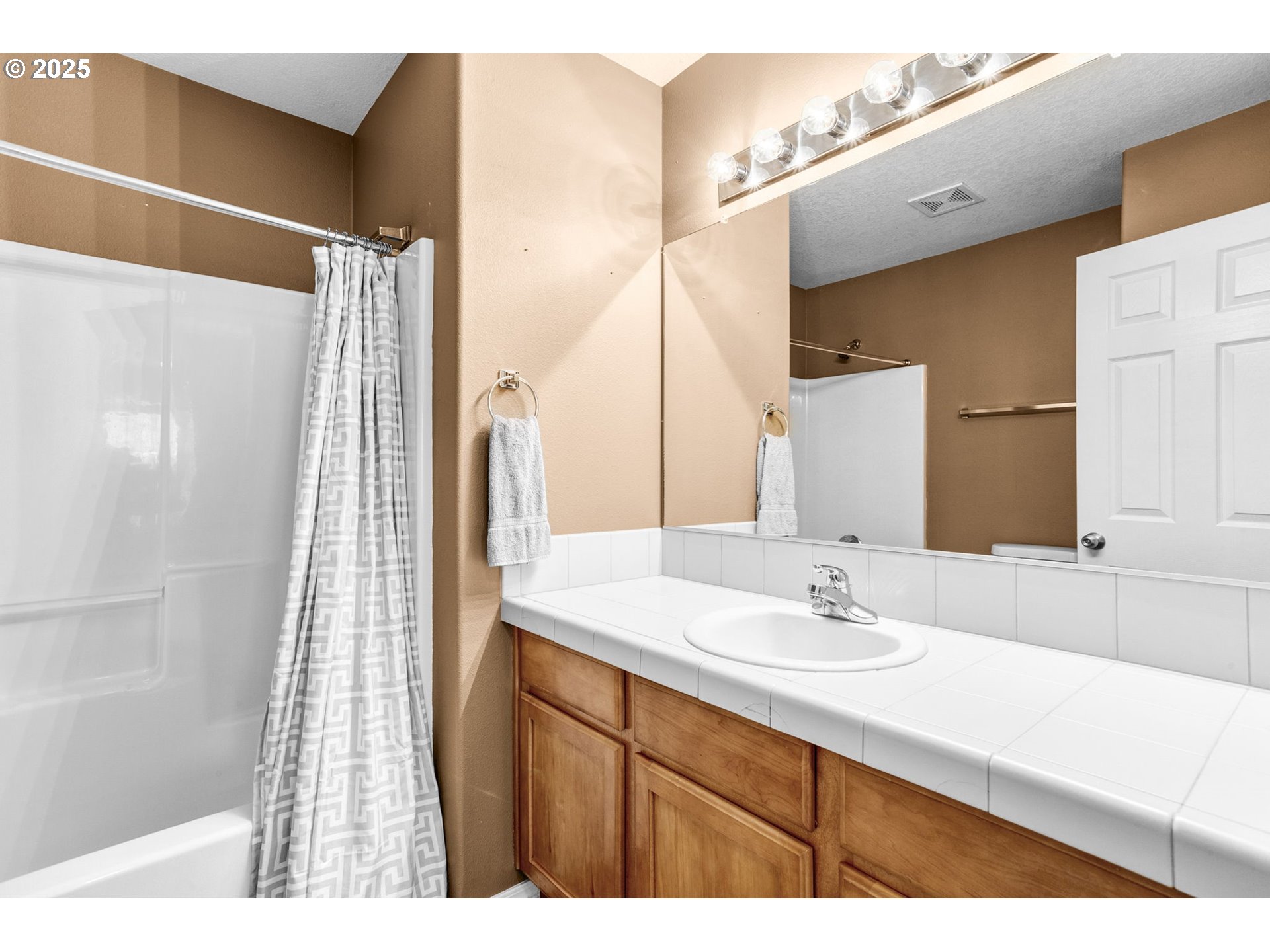 950 Southwest 17th Way Troutdale, OR 97060 - Photo 28 of 42