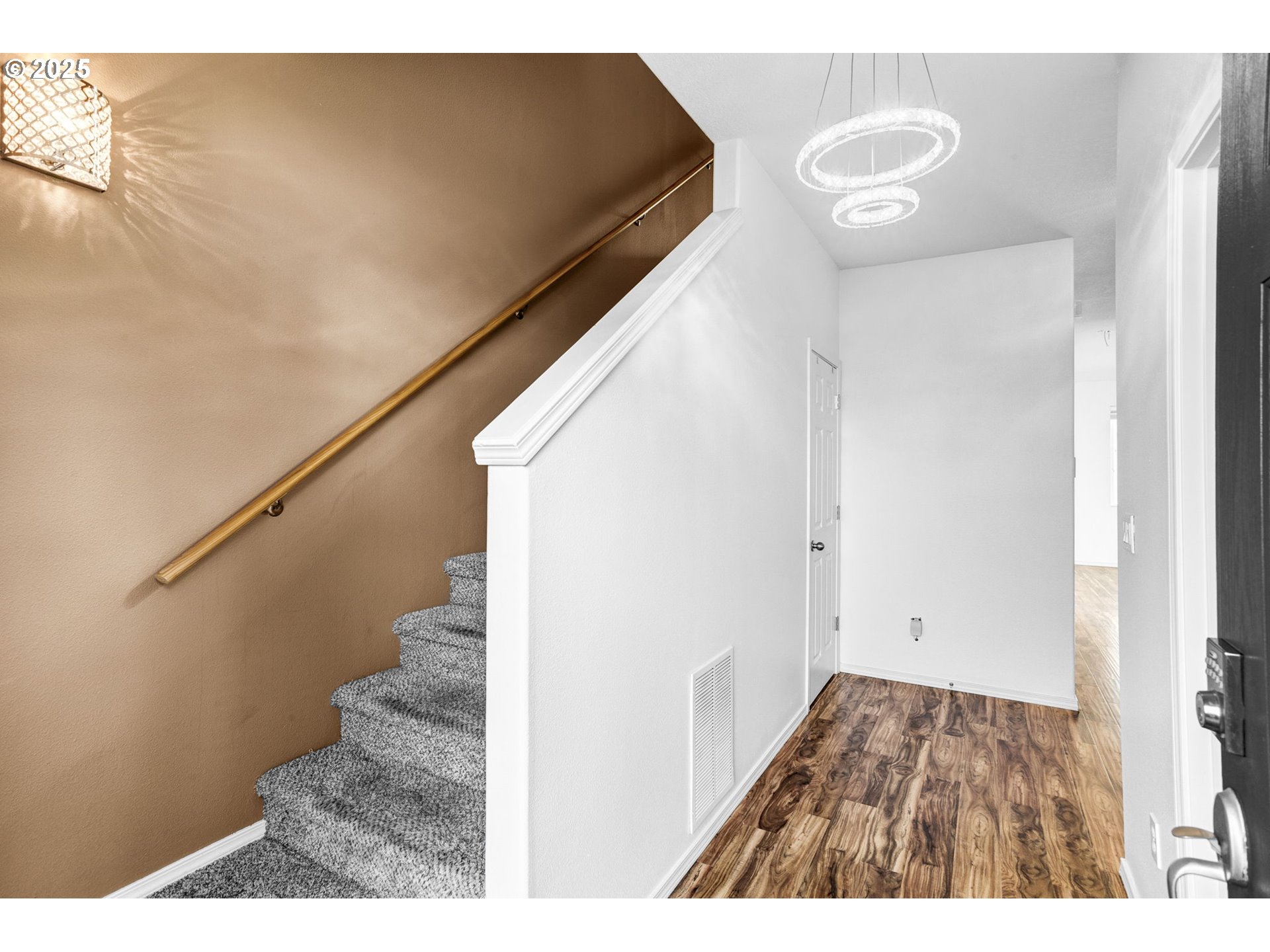 950 Southwest 17th Way Troutdale, OR 97060 - Photo 4 of 42