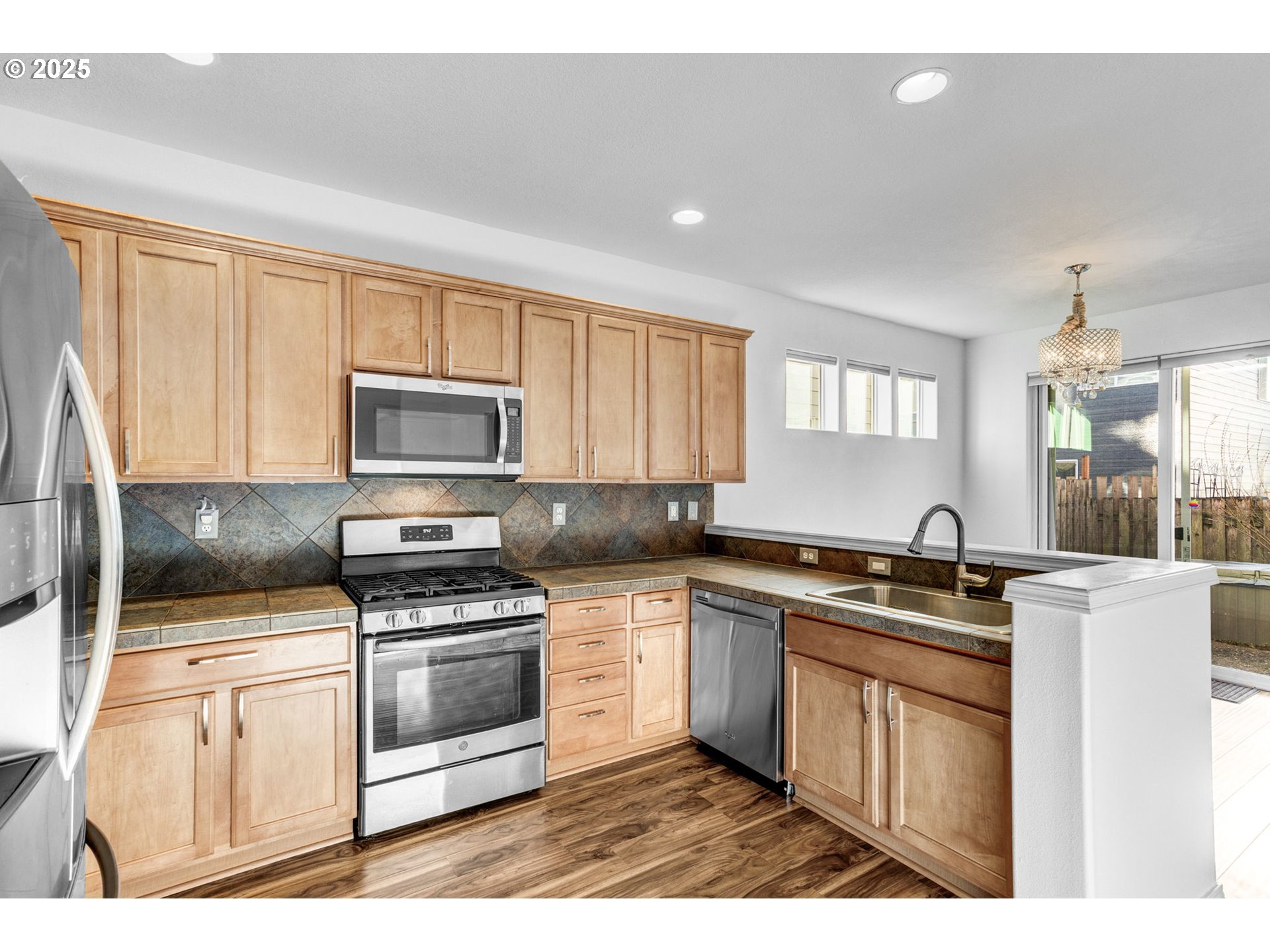 950 Southwest 17th Way Troutdale, OR 97060 - Photo 9 of 42