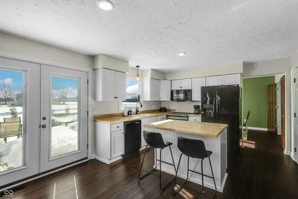 $395,000 | 3981 West 1000 South, Pendleton, IN 46064