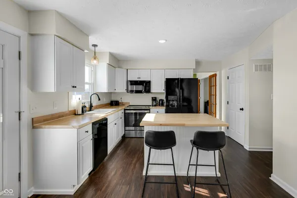 $395,000 | 3981 West 1000 South, Pendleton, IN 46064