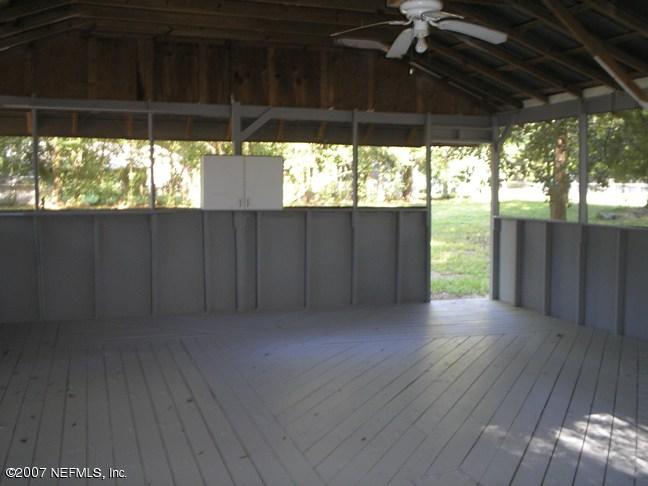 149 Heidt Road Palatka, FL 32177 - Photo 3 of 11 screen porch