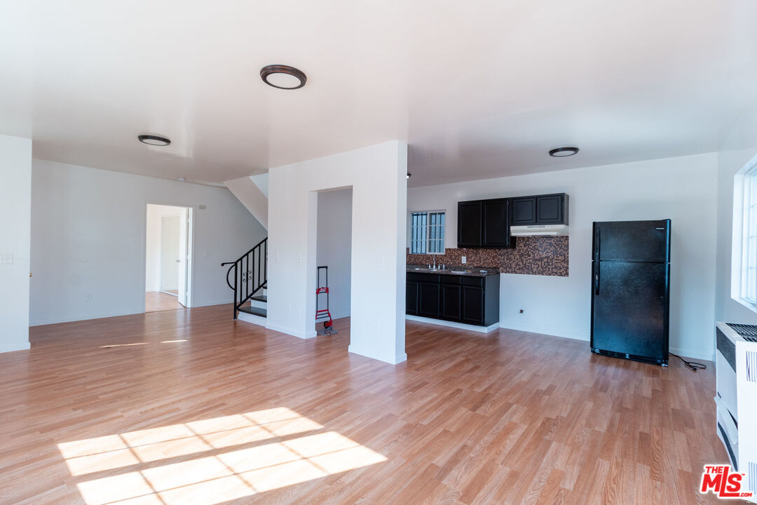 5605 Compton Avenue Los Angeles, CA 90011 - Photo 3 of 17