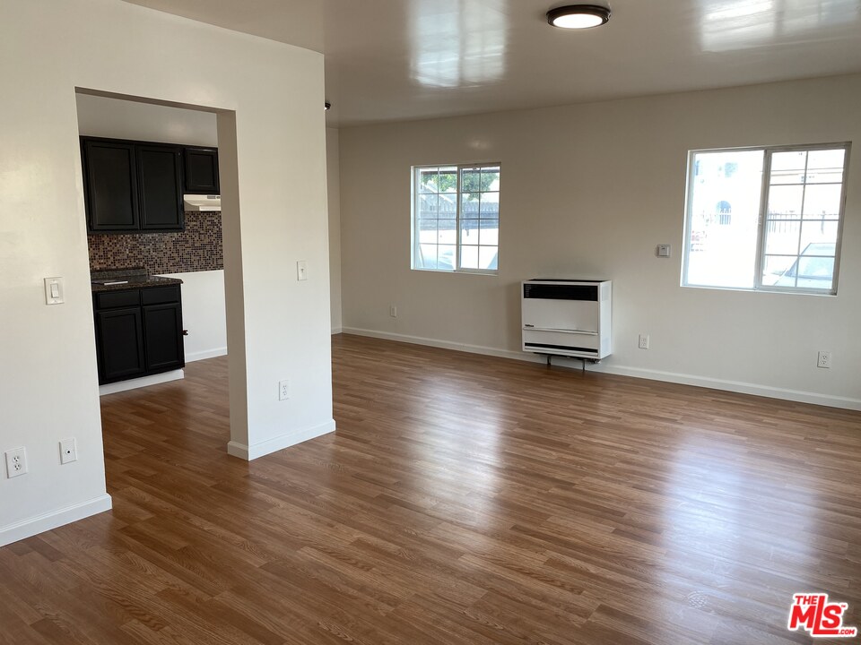 5605 Compton Avenue Los Angeles, CA 90011 - Photo 4 of 17