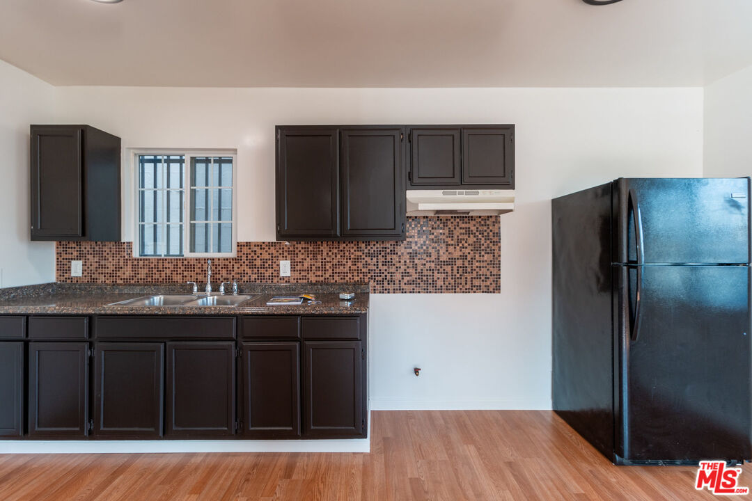 5605 Compton Avenue Los Angeles, CA 90011 - Photo 5 of 17