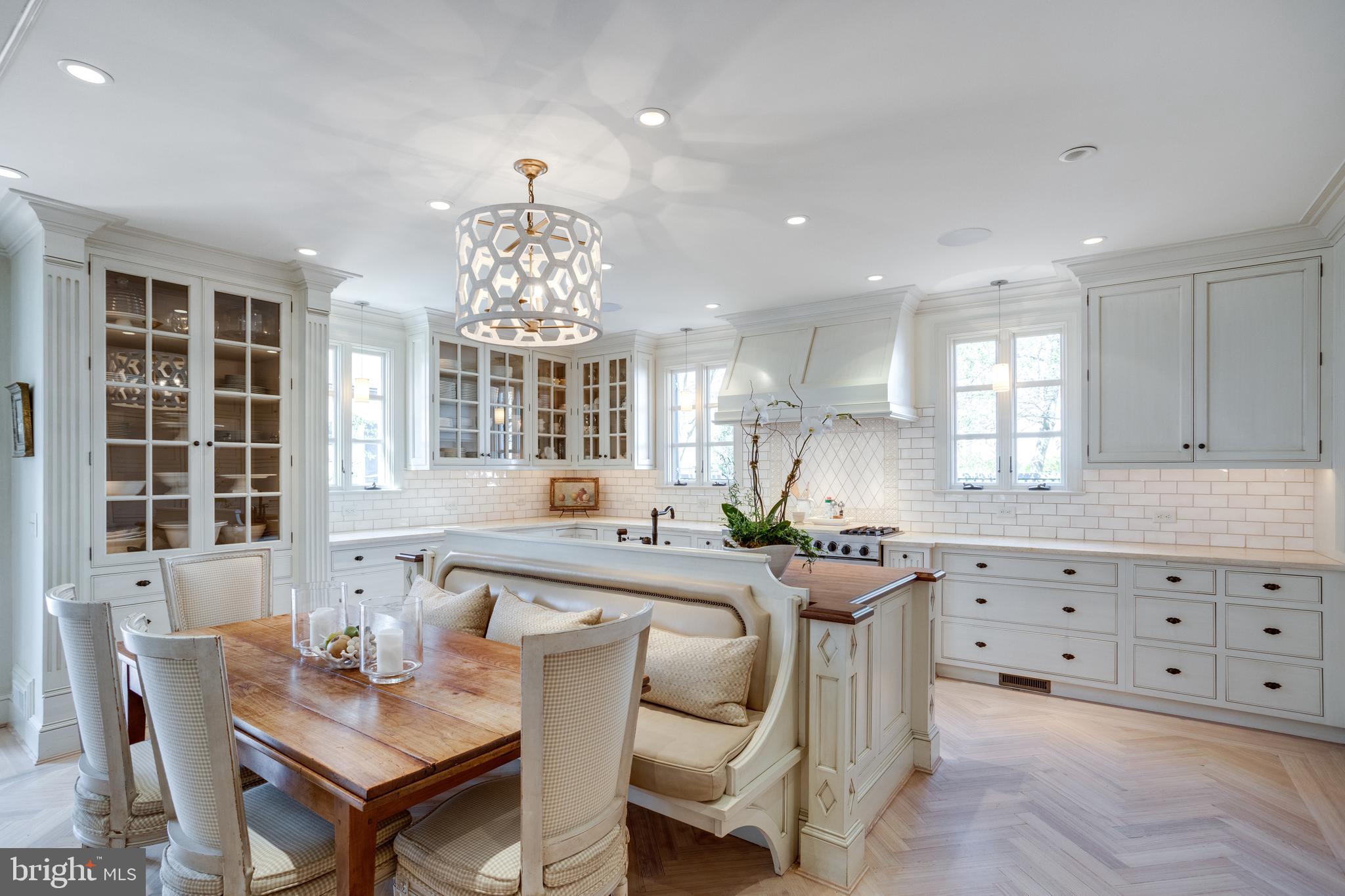 2203 Belle Haven Road Alexandria, VA 22307 - Photo 19 of 77 Built-in dining bench