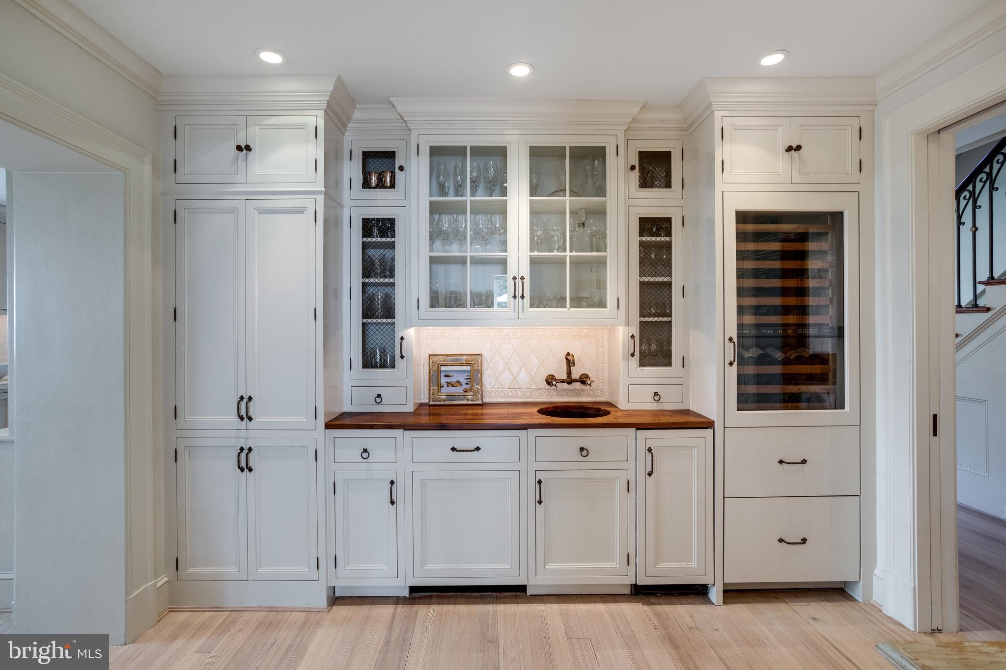 2203 Belle Haven Road Alexandria, VA 22307 - Photo 23 of 77 Wet bar with dishwasher and icemaker
