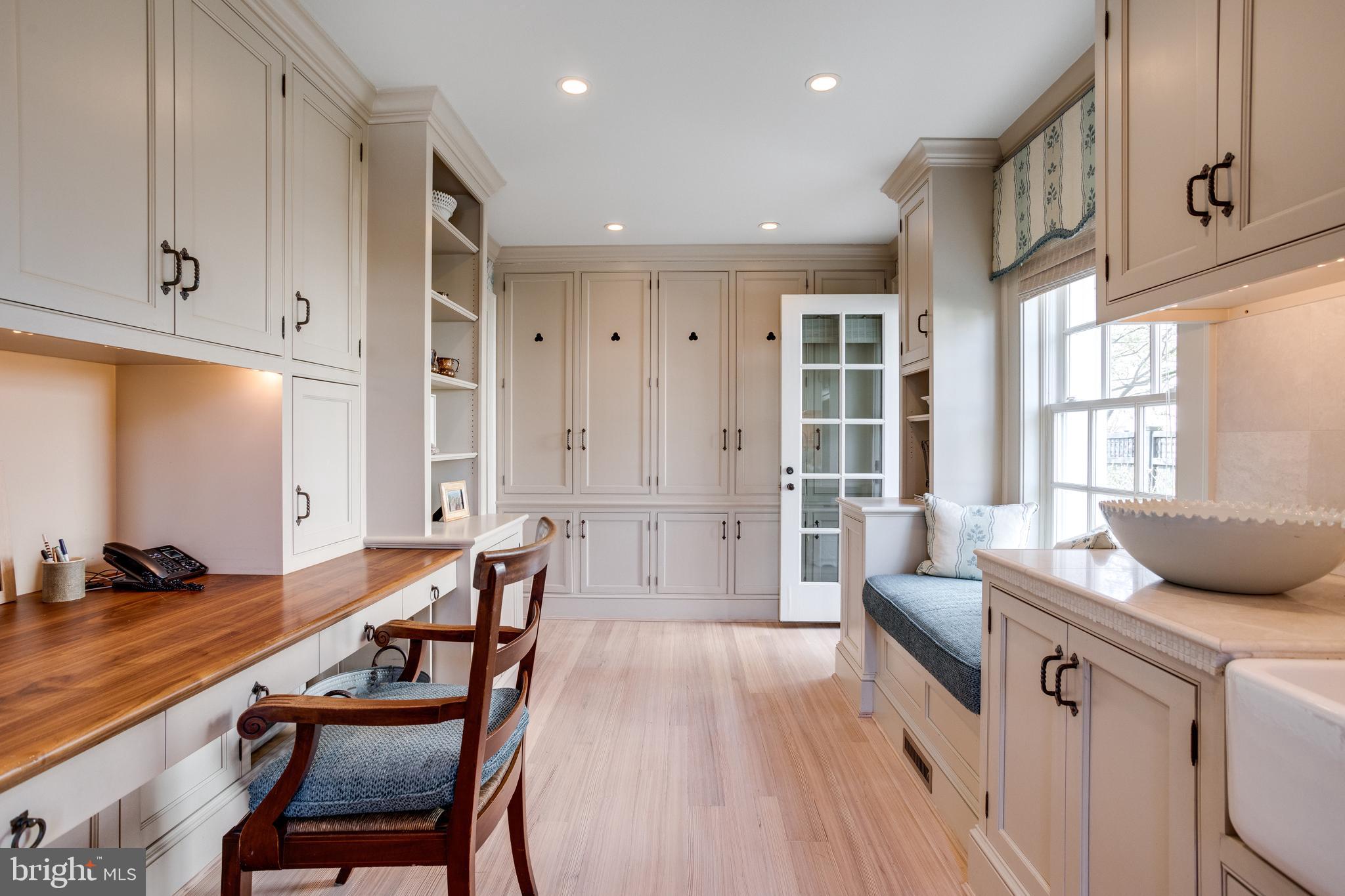 2203 Belle Haven Road Alexandria, VA 22307 - Photo 27 of 77 Hidden cubby storage, farmhouse sink