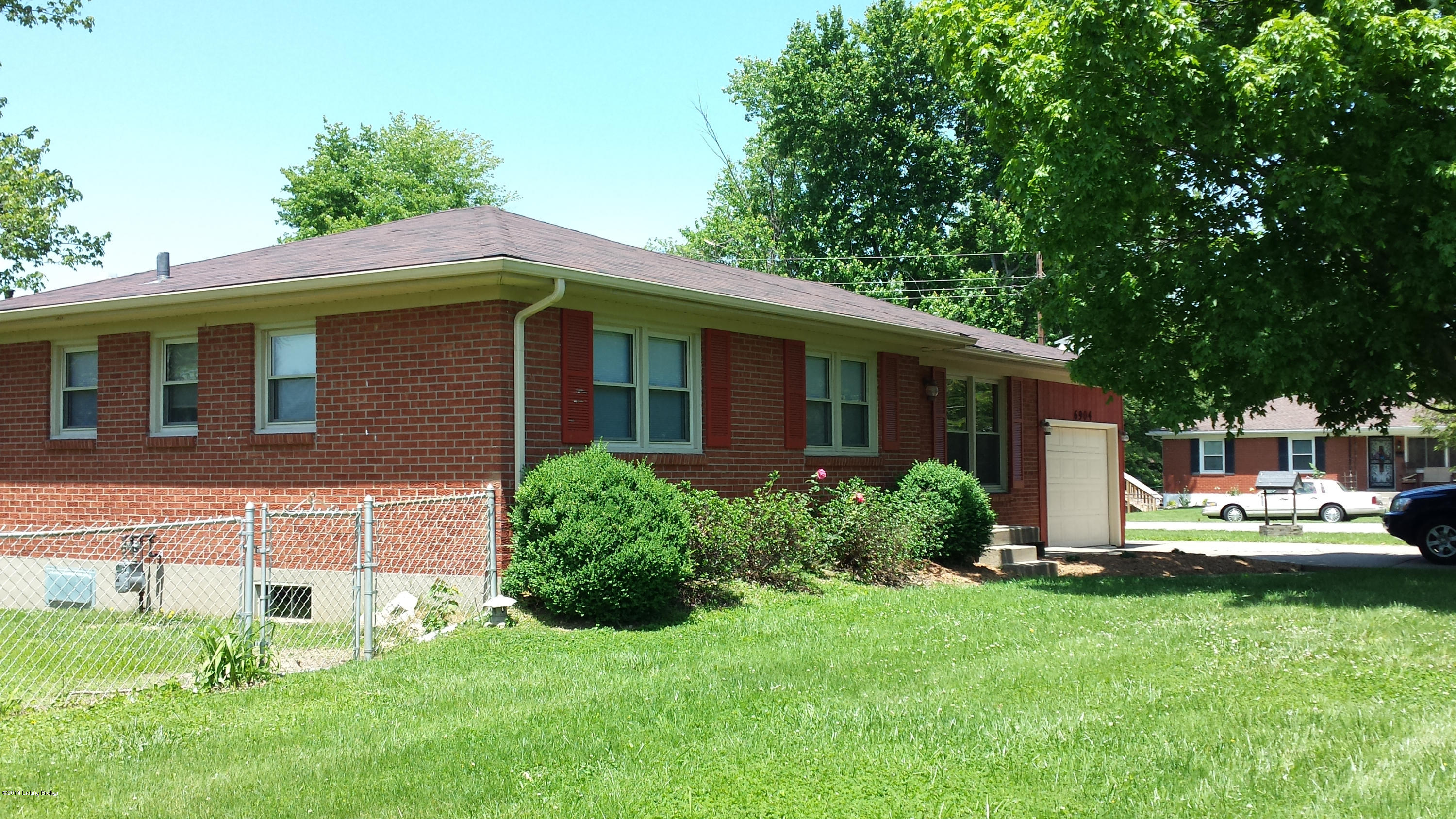 6904 Ledgerock Road Louisville, KY 40219 - Photo 2 of 24 20140519_131726