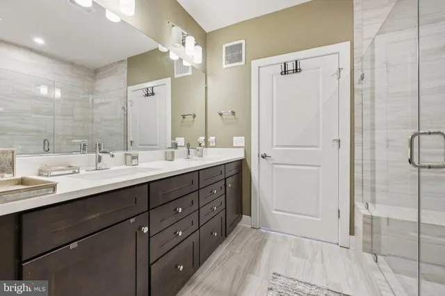 $720,000 | 104 St Ives Place, Unit 402, Oxon Hill, MD 20745