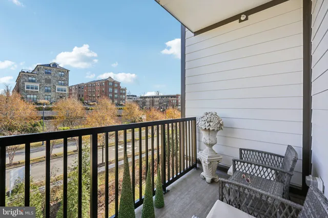 $720,000 | 104 St Ives Place, Unit 402, Oxon Hill, MD 20745