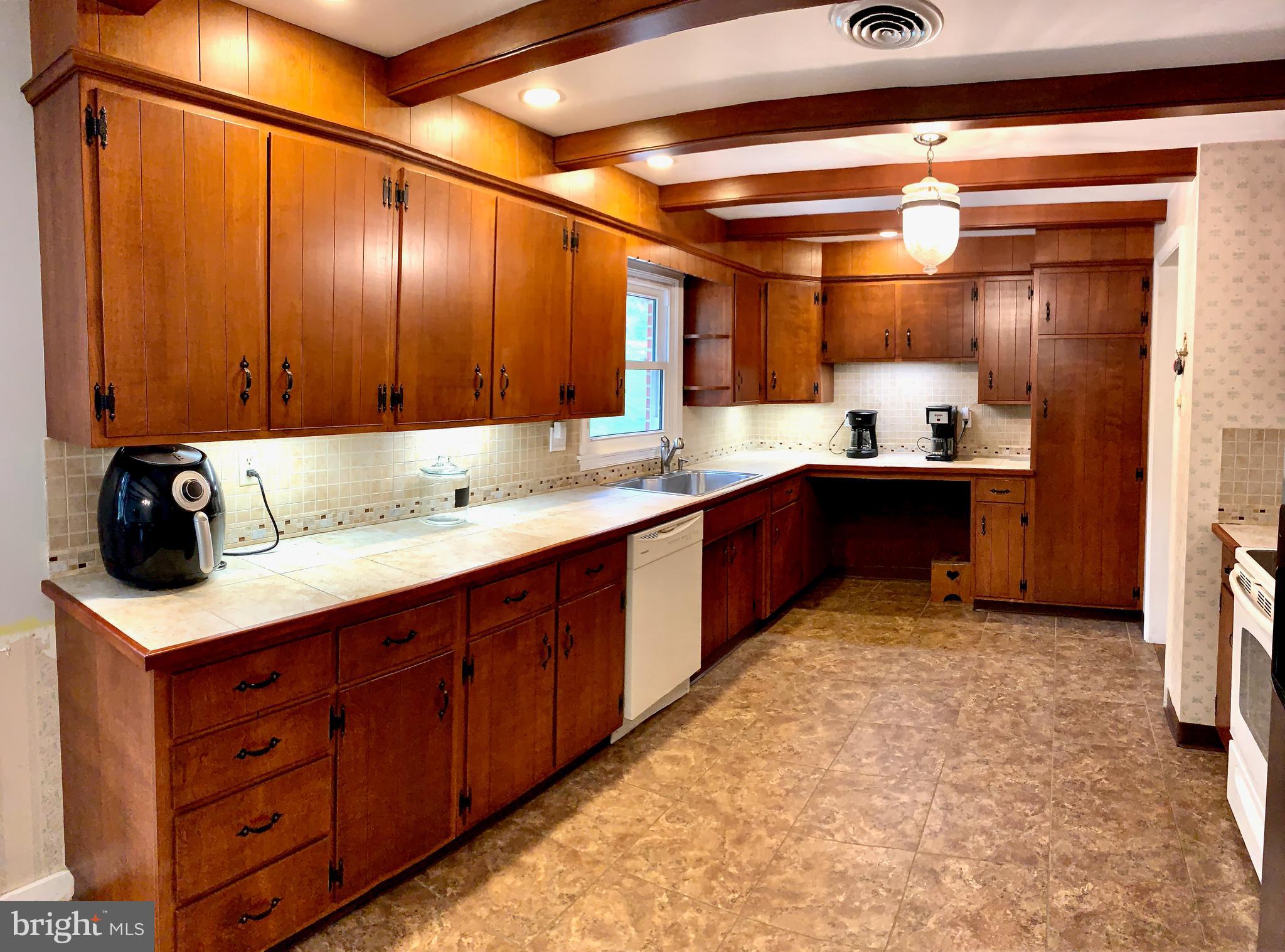 191 Himmelwright Road Barto, PA 19504 - Photo 34 of 78 Tile floor countertop and backsplash