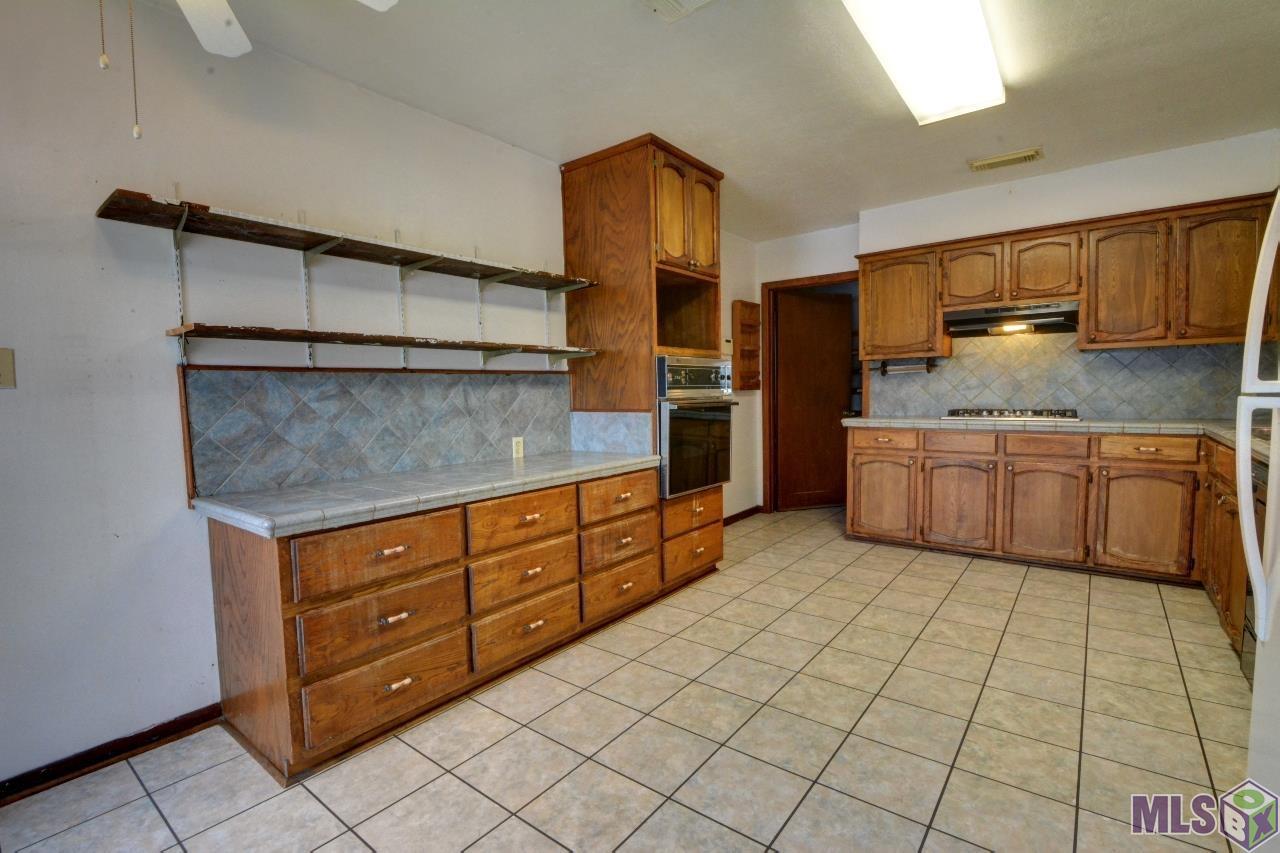 9333 West Inniswold Road Baton Rouge, LA 70809 - Photo 2 of 27