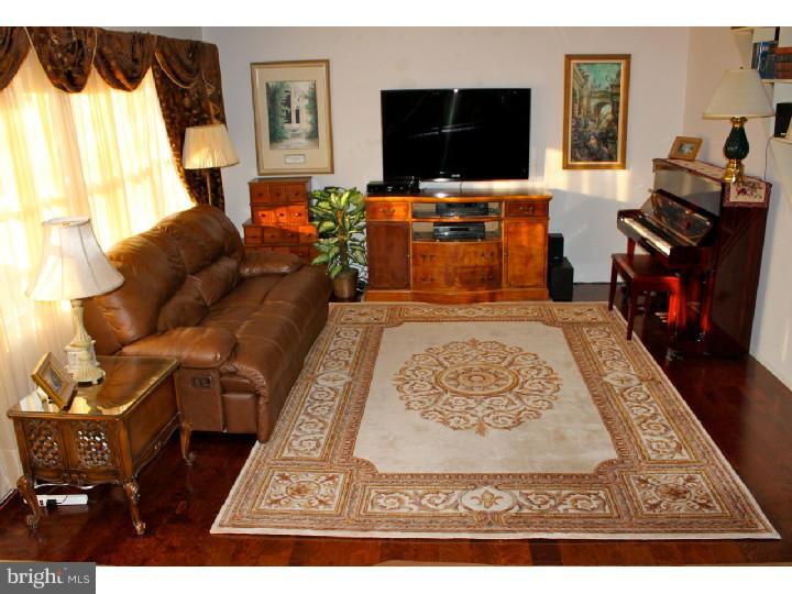 47 Sugarplum Road Levittown, PA 19056 - Photo 4 of 14 Gallery Image 4