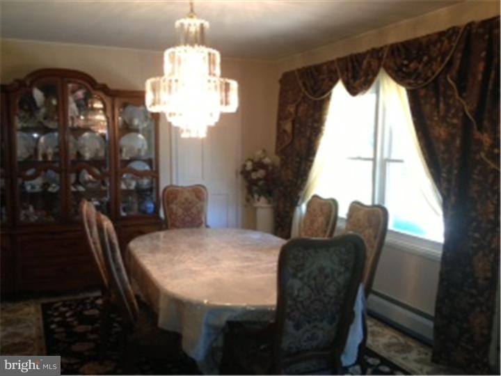 47 Sugarplum Road Levittown, PA 19056 - Photo 5 of 14 Gallery Image 5