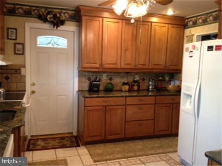 47 Sugarplum Road Levittown, PA 19056 - Photo 6 of 14 Gallery Image 6