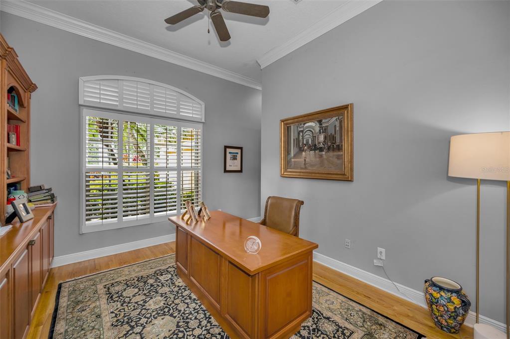 8871 Silverthorn Road Seminole, FL 33777 - Photo 42 of 98 a living room with furniture