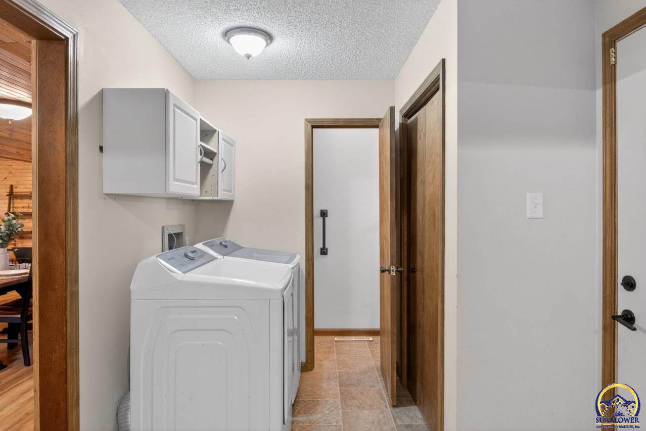 2921 Southwest Lincolnshire Road Topeka, KS 66614 - Photo 19 of 30