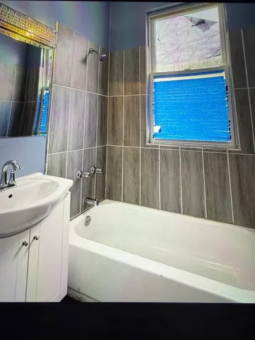 $2,000 | 5943 South Indiana Avenue, Unit 3, Chicago, IL 60637