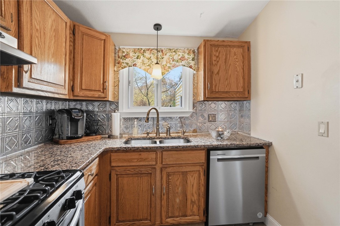 2 Finne Road Johnston, RI 02919 - Photo 7 of 47